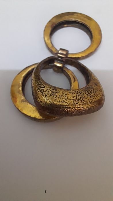 Anéis em bijuteria de qualidade com 17 a 19 mm.