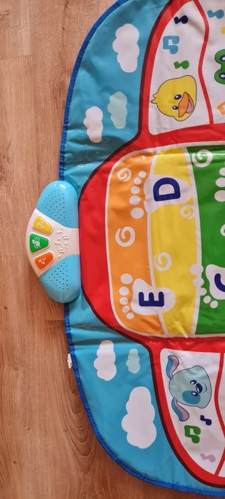 Mata edukacyjna grająca