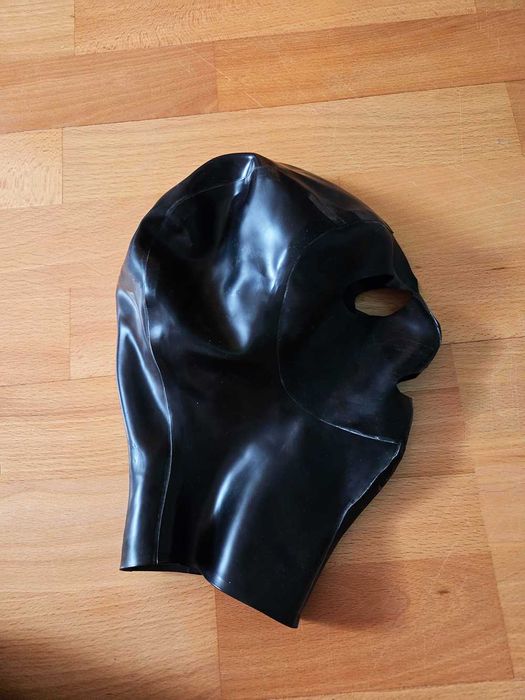 klasyczna maska czarna latex lateks 100% outlet kominiarka