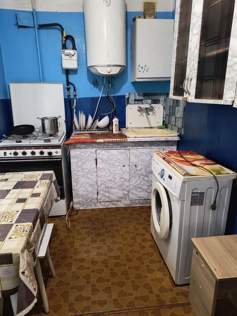 Сдам 2-х  комнатную квартиру ,центр, улица Короленко ,