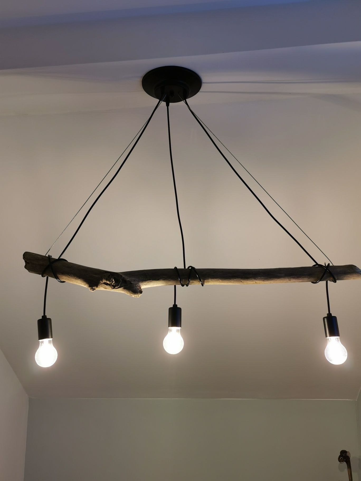 Lampa loft drewniana belka