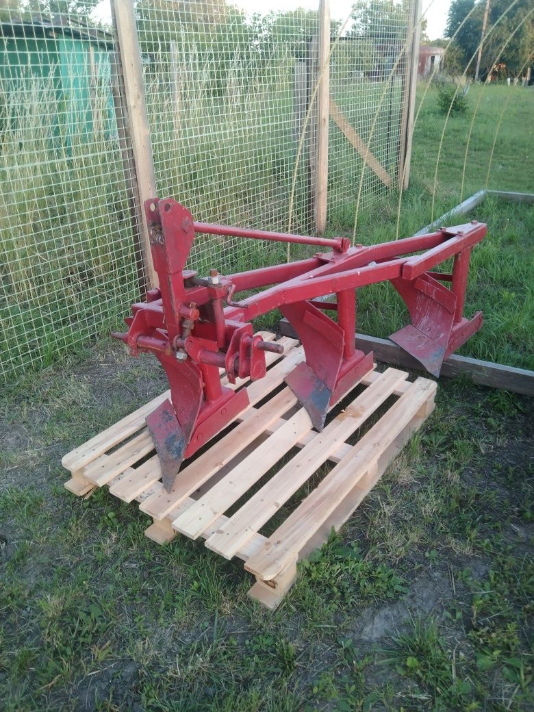 Продам плуг три корпуса