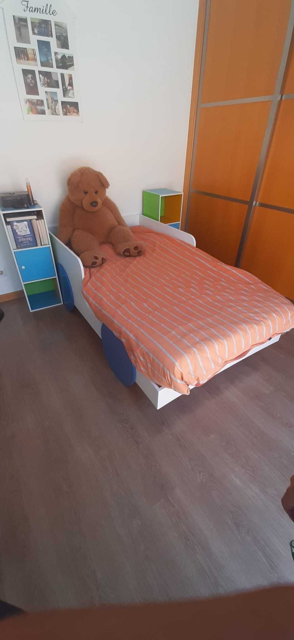 PACK de  cama , mesa de cabeceira e edredom