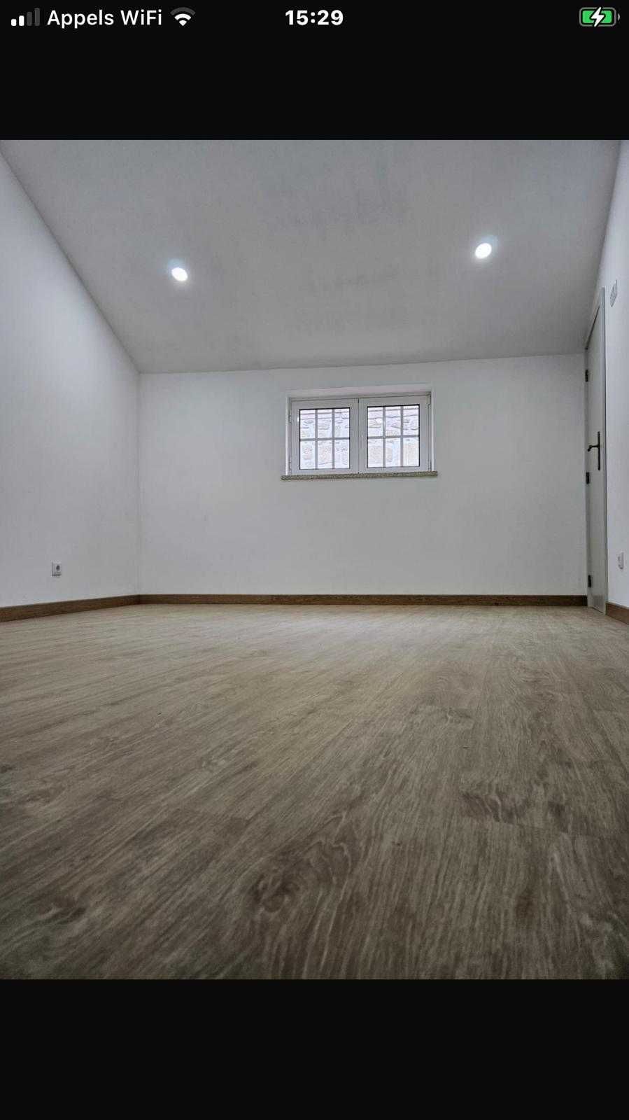 Casa de habitação, reconstruída, com garagem, arrumos e logradouro