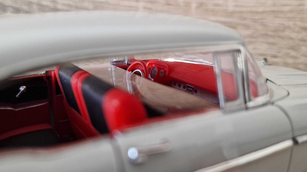 Miniatura Chevrolete Bell Air hardtop «1957» 1:18