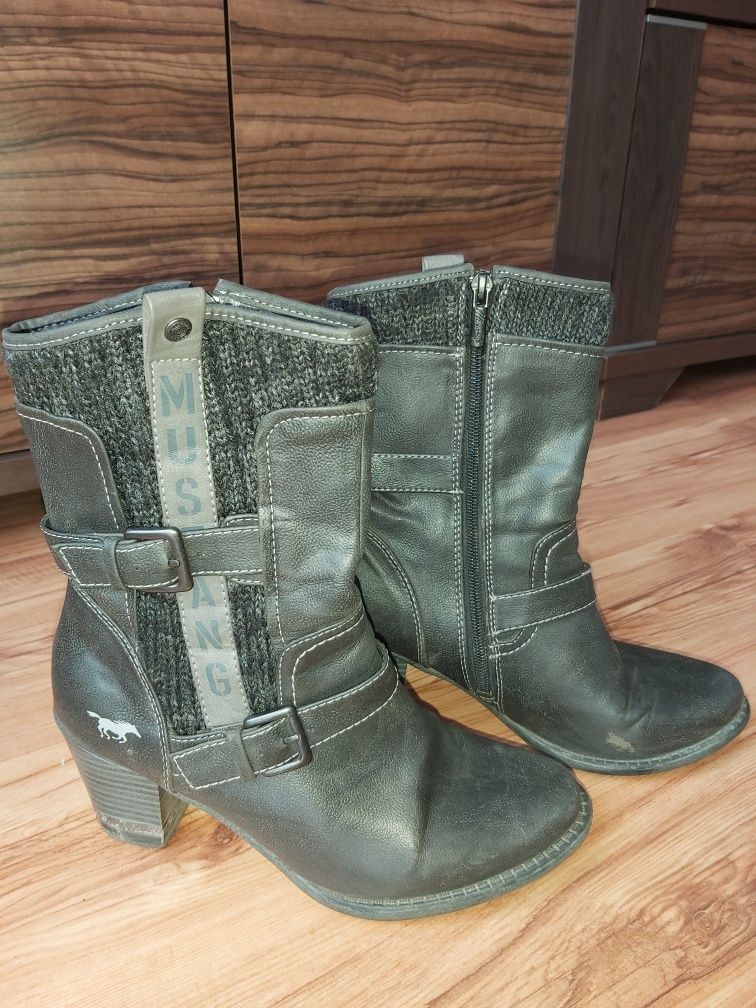 Buty "Mustang"cena 40 zł