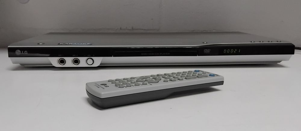 LG CD and DVD Player with Remote Control64551133219587120