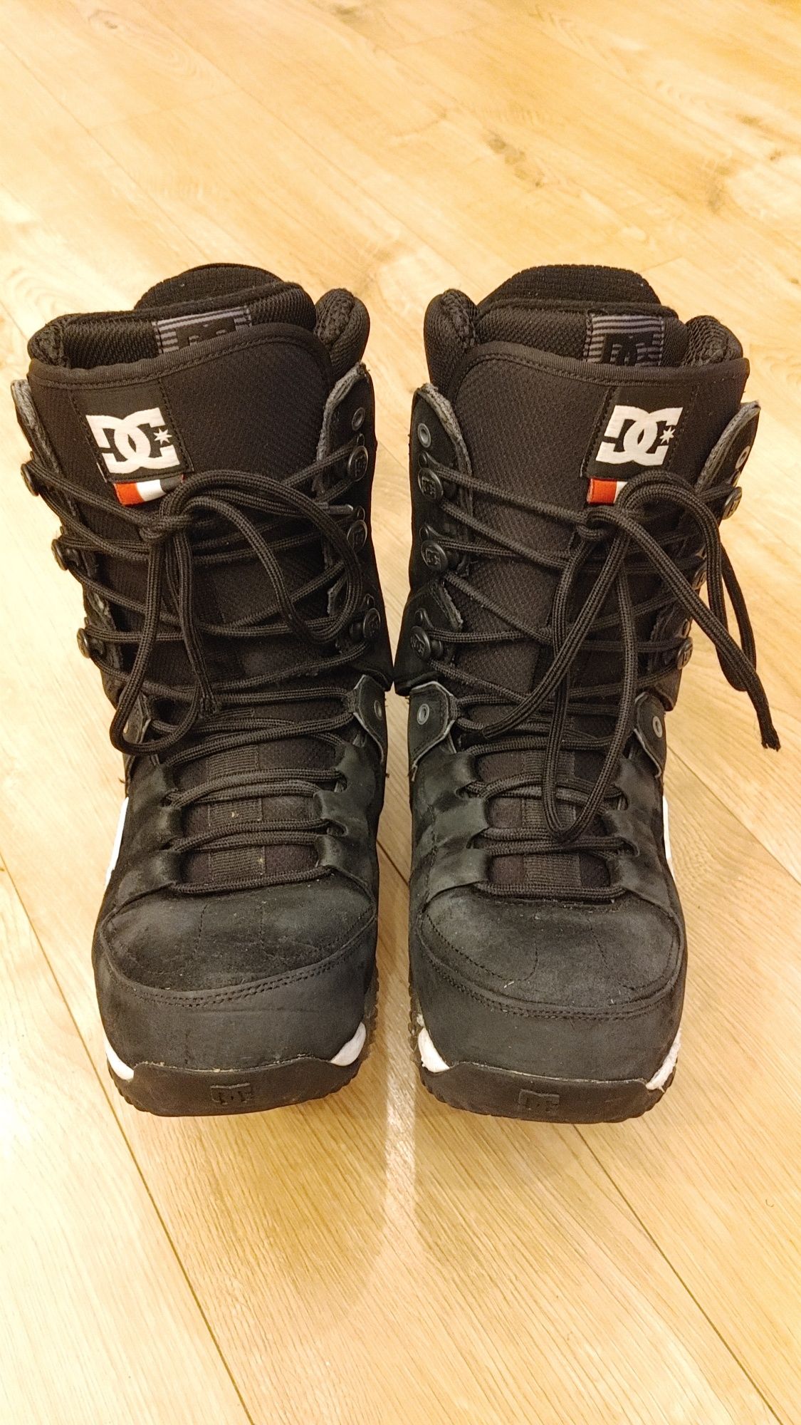 Buty snowboardowe DC czarne wiązane