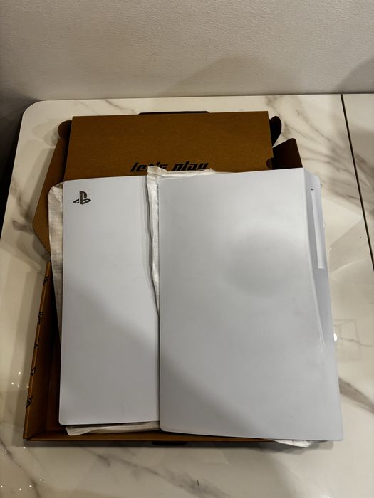 PS5 z napędem 825GB + PAD + uchwyt na pady