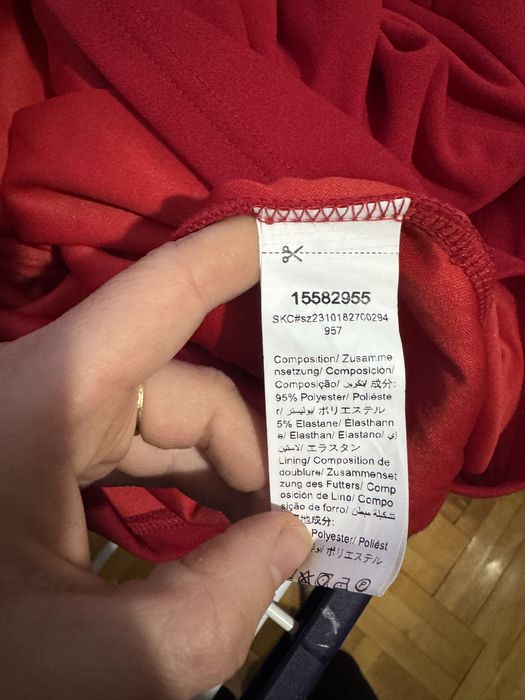 червона сукня плаття