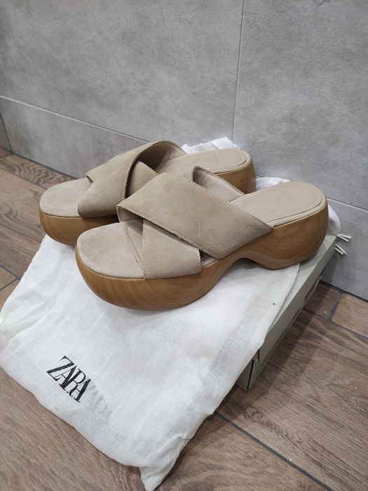 Klapki beżowe na grubej podeszwie 39 25,5 Zara stan bdb