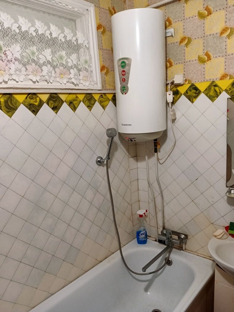 Продаю однокімнатну квартиру в центрі міста