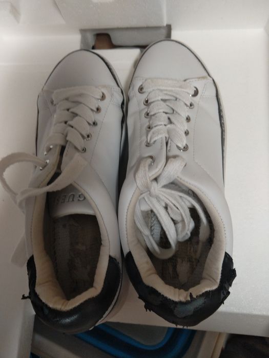 Białe buty Guess rozmiar 38. Do renowacji