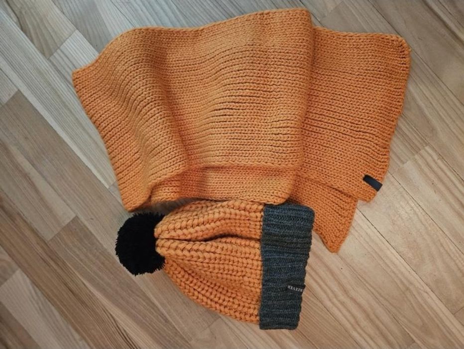 Комплект із шапки та шарфа Freever