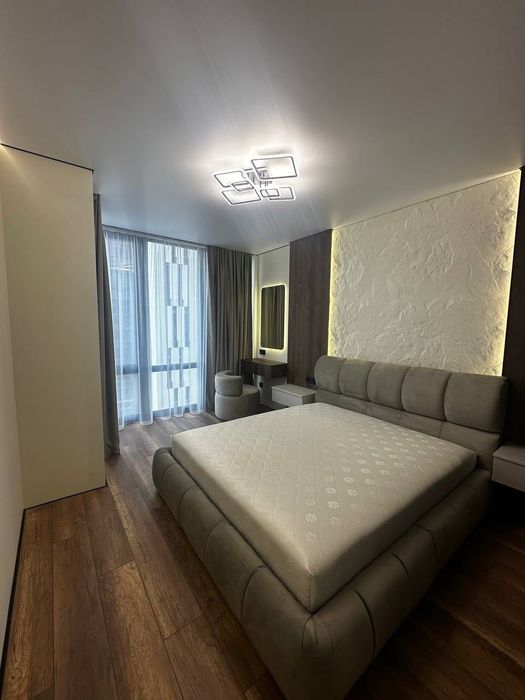 Продаж готової 1 км квартири біля парку та озера