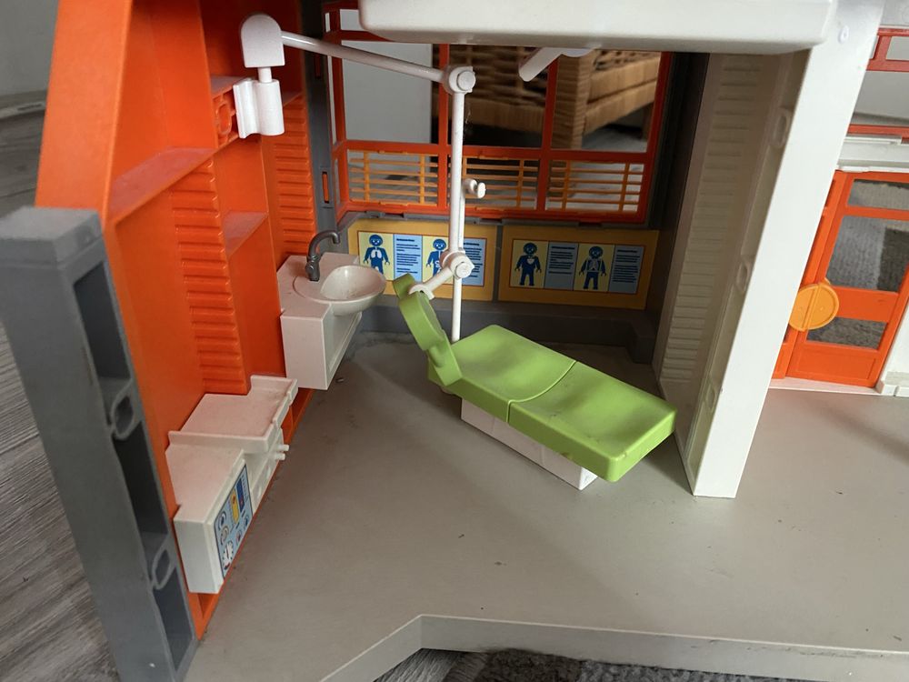 Duzy szpital playmobil