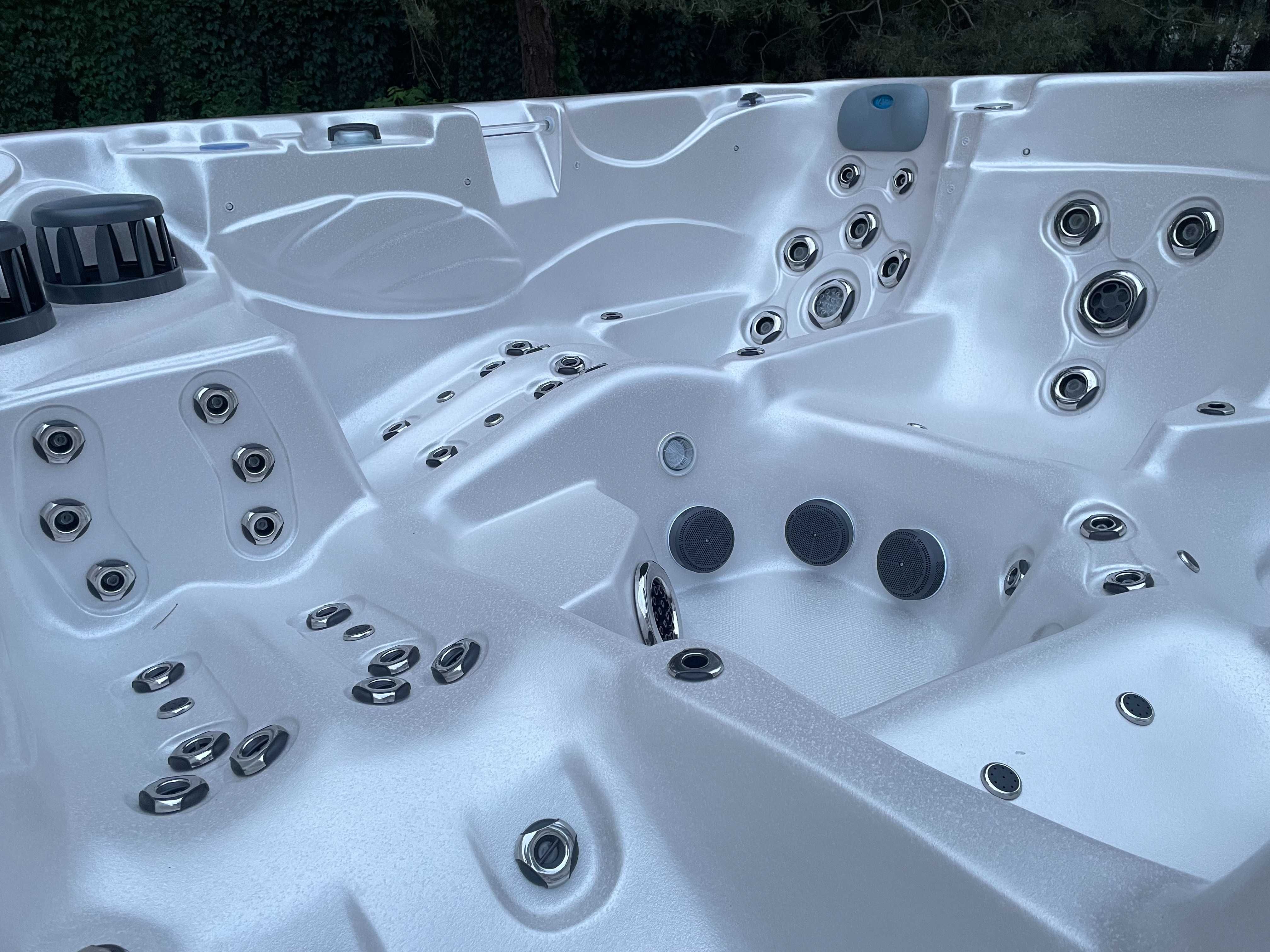 Całoroczne Jacuzzi Ogrodowe dla 5 osób Eternal - Holenderska Marka