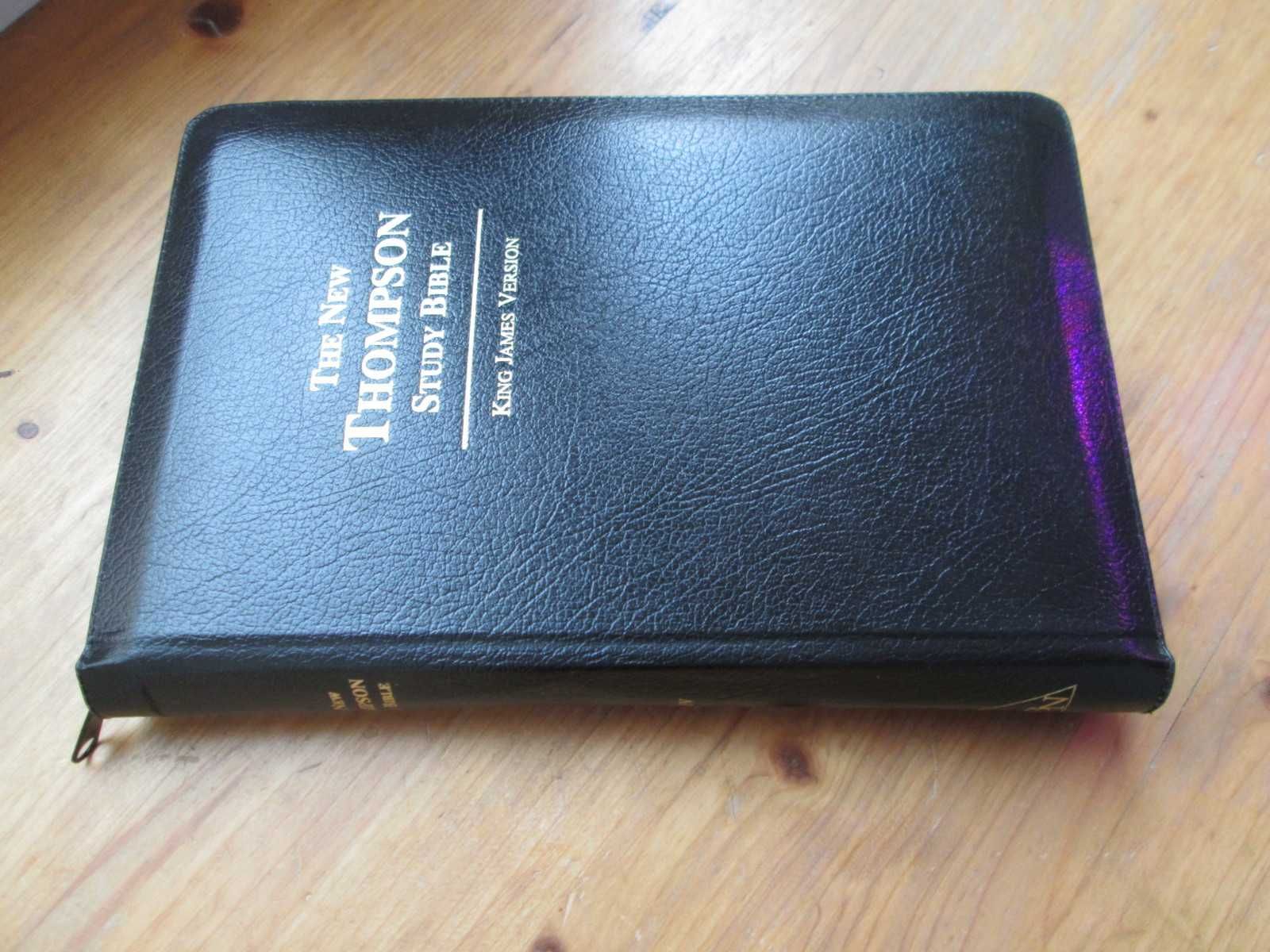 Каноническая Библия с комментариями Томпсона и "Piople in the Bible"