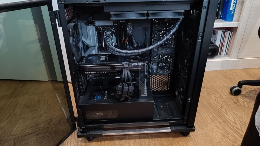 Komputer do gier (gamingowy) ryzen 9 9900x RTX 5070 Ti 32GB RAM