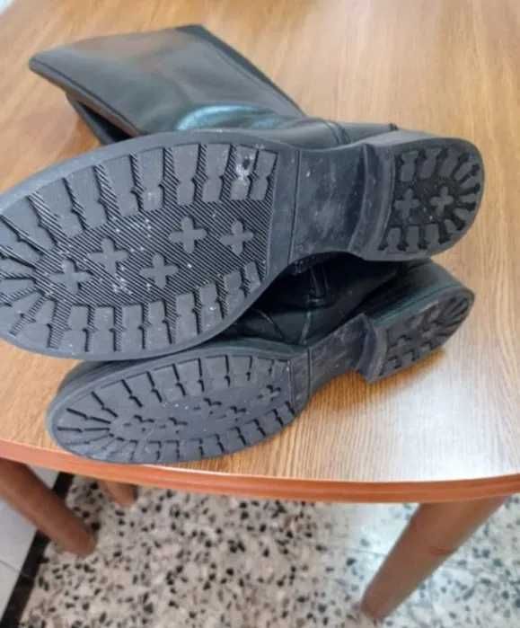 Botas cano alto .