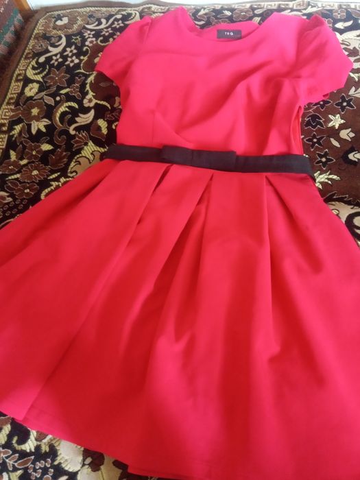 Плаття нарядне червоне с-м