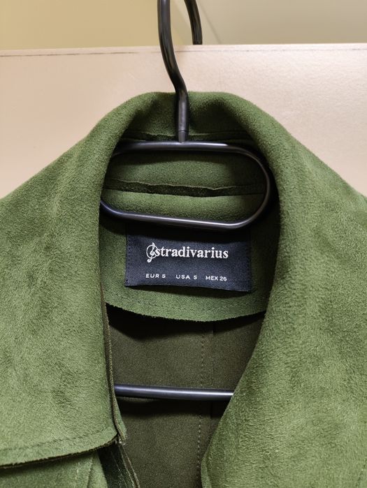 Ciemnozielony trencz Stradivarius S