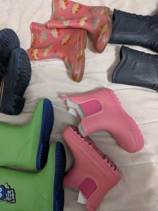 Дитяче взуття ( резинові чоботи )