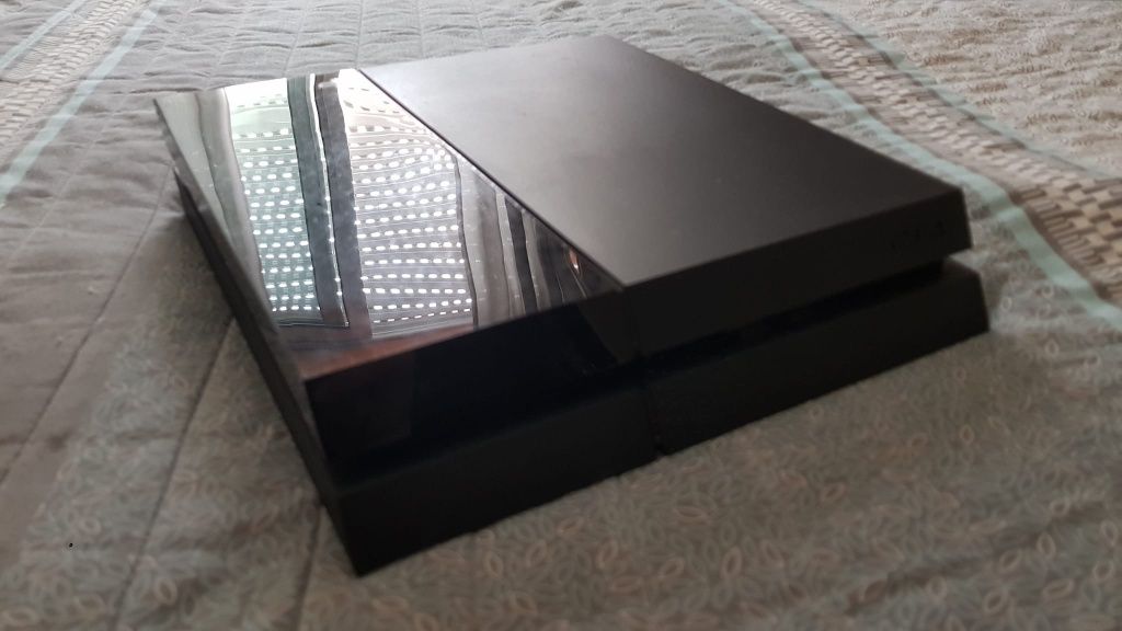 Playstation 4 500 GB + 2 comandos oficiais Sony