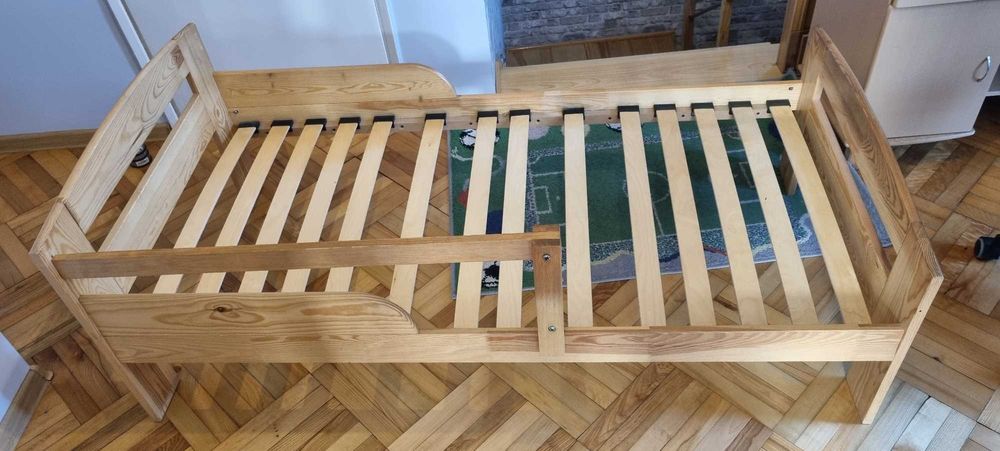 Łóżko dziecięce drewniane