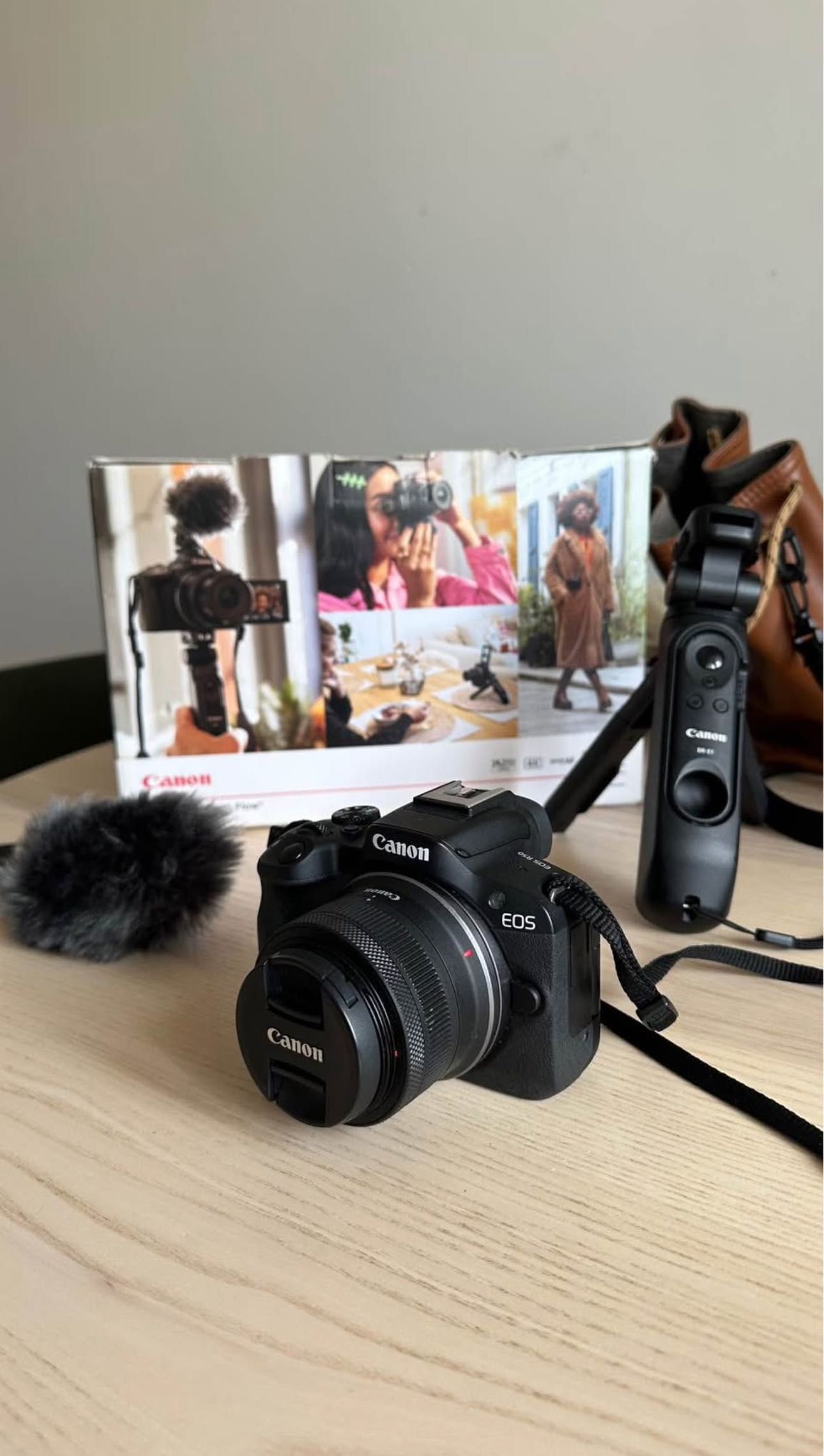 Canon R50 + RFS  18-45 + Kit Content Creator