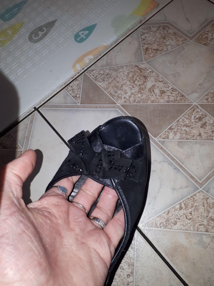 buty skórzane na koturnie czarne lasocki 36