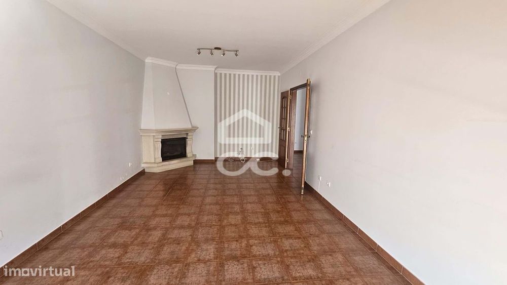 Apartamento T3 com arrecadação, situado numa zona Nobre da cidade de B