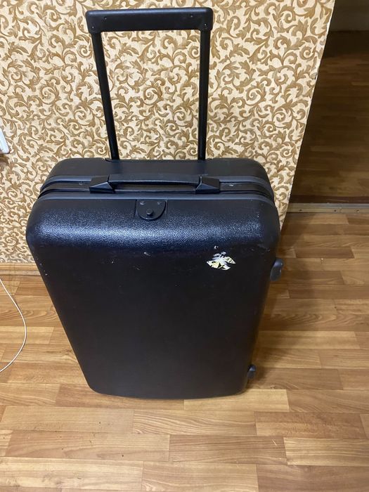 Вінтажна валіза American tourister, середній розмір