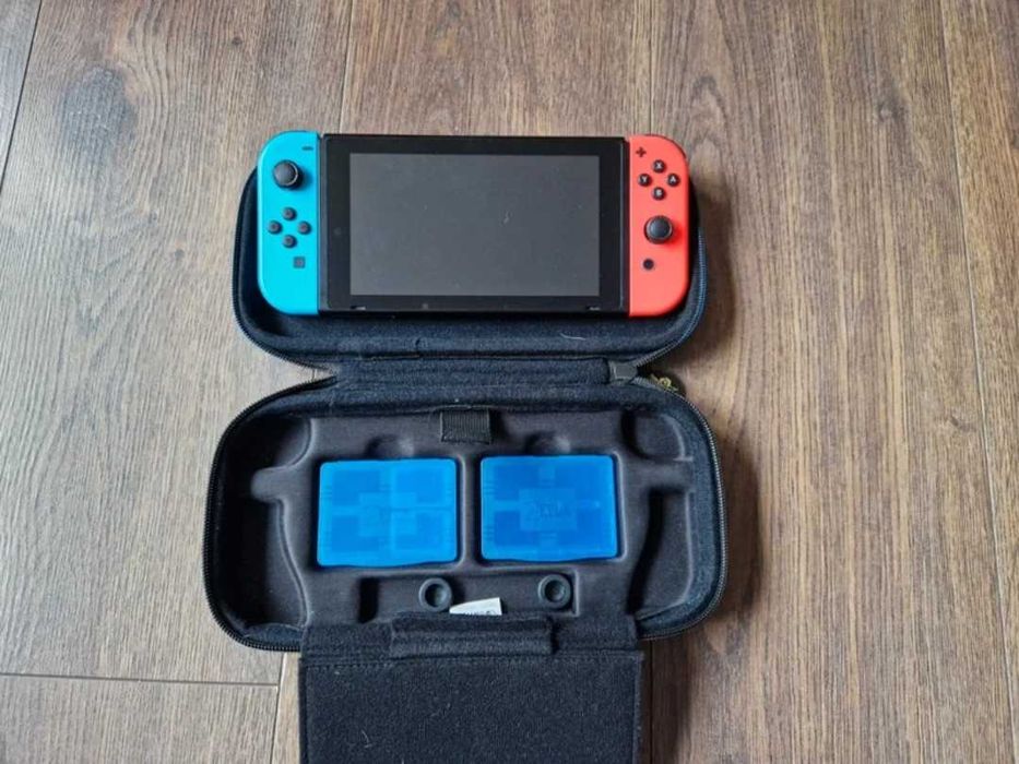 Nintendo Switch HAC‑001 – zestaw z akcesoriami, Joy-Cony, microSD