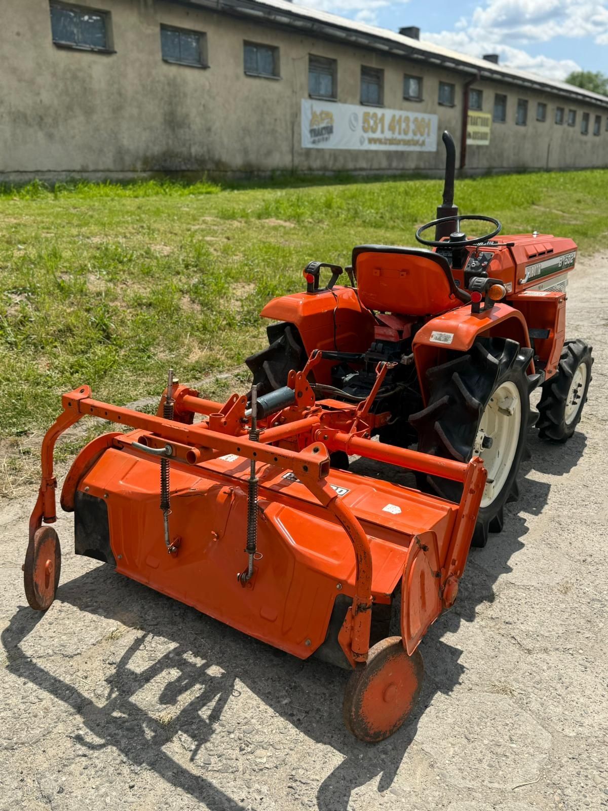 Traktor traktorek 4x4 Kubota B1502 z glebogryzarka 15 km sliczny