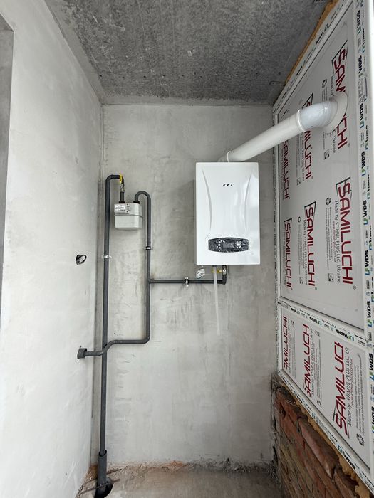 Найдешевша однокімнатна в зданому будинку з мінімальним оформленням