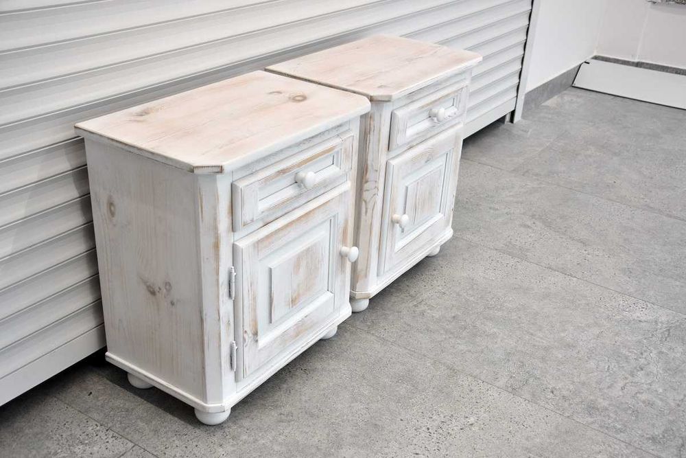 szafki nocne z drewna sosnowego - jak nowe