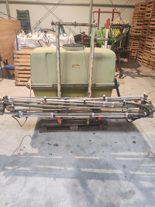 Opryskiwacz rolniczy polowy ciśnieniowy zawieszany