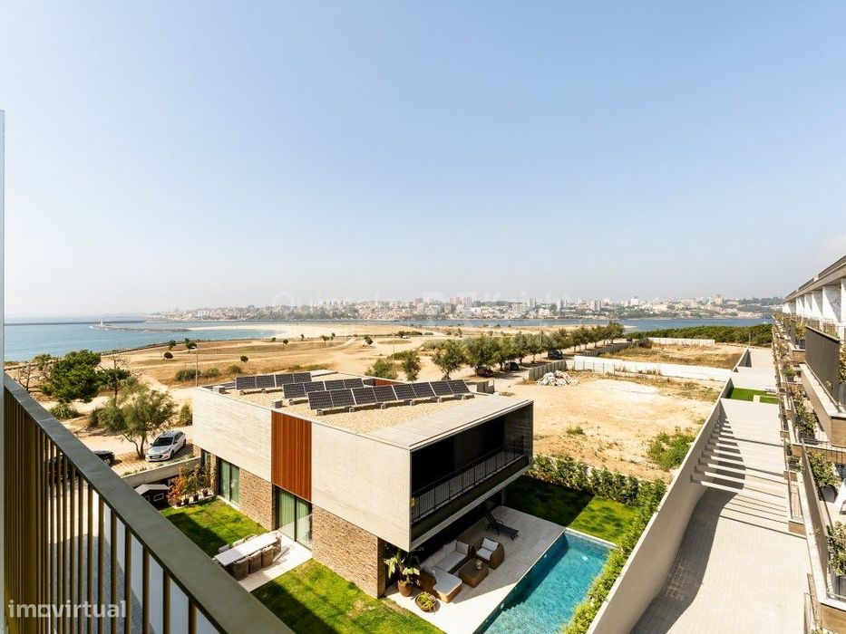 Apartamento T2 com varanda e estacionamento em Canidelo