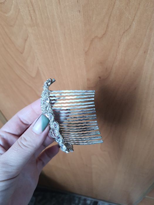 Діадема. Прикраса на волосся