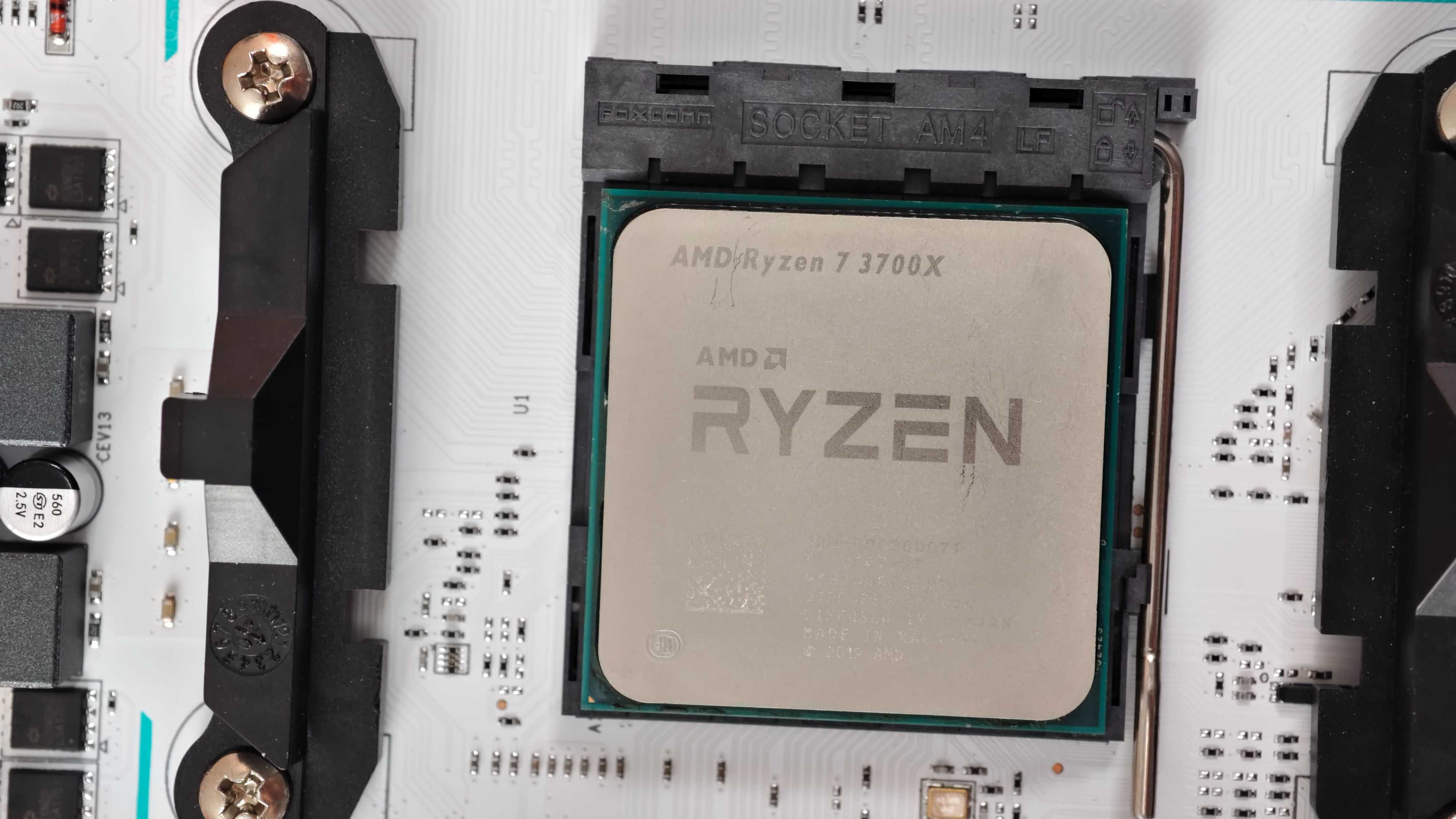 Ryzen 7 3700X (8/16) + SOYO B550M ARGB + 32GB CUSU RGB DDR4 3600MHz