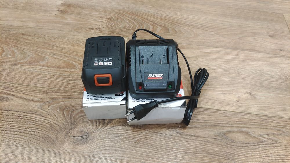 Акумулятор та зарядка Stark
