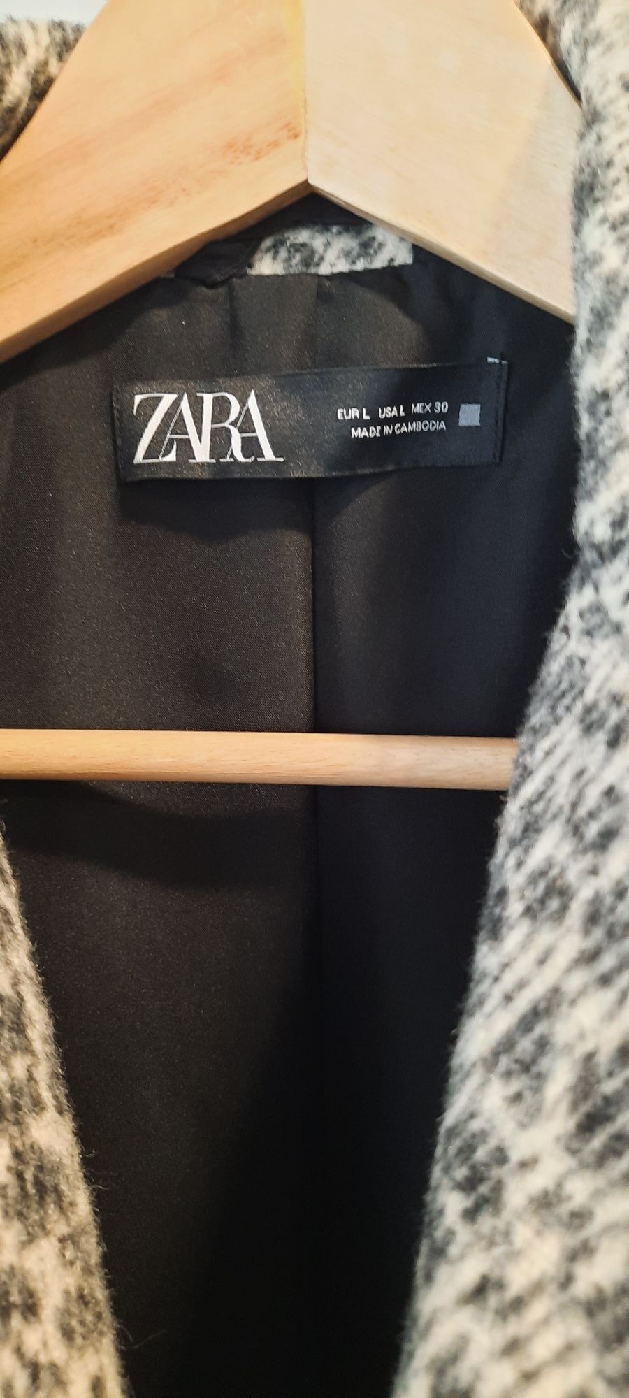 Blusão Zara com estampado animal print