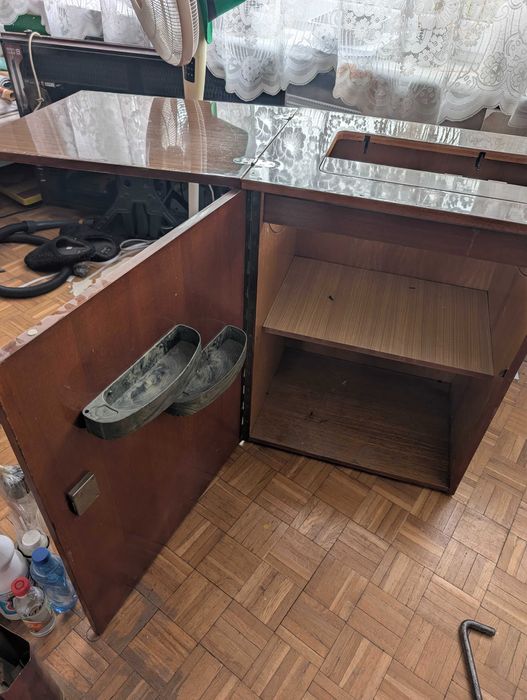 Szafka na maszynę do szycia