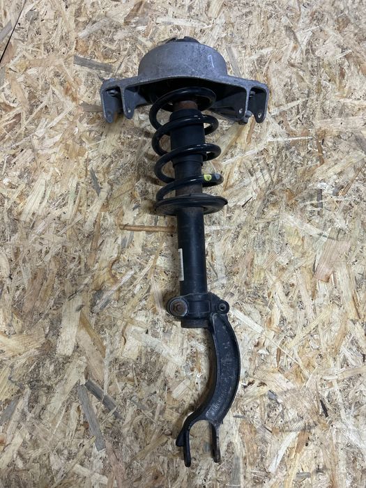 Передні стойки в зборі на Audi Q5 8r