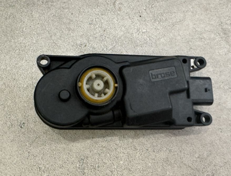 Воздушная заслонка жалюзи BMW 5 G30 G31 LCI С моторчиком бмв рестайл Г