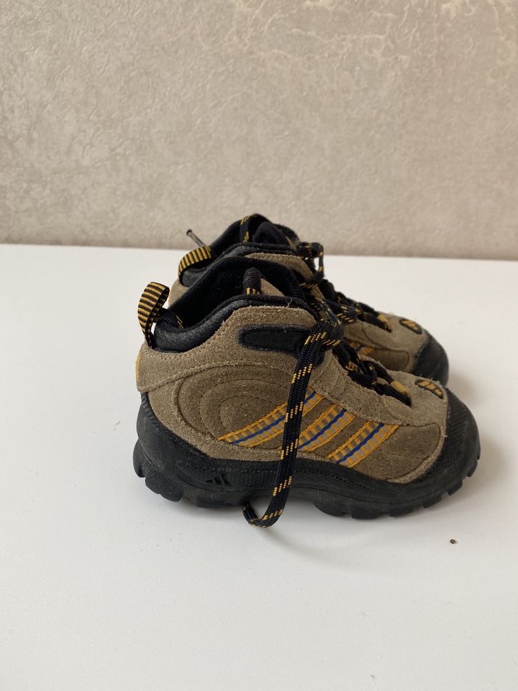 Дитяче взуття ,saucony, adidas , tom.m, clarks, move, sinsay 20-24