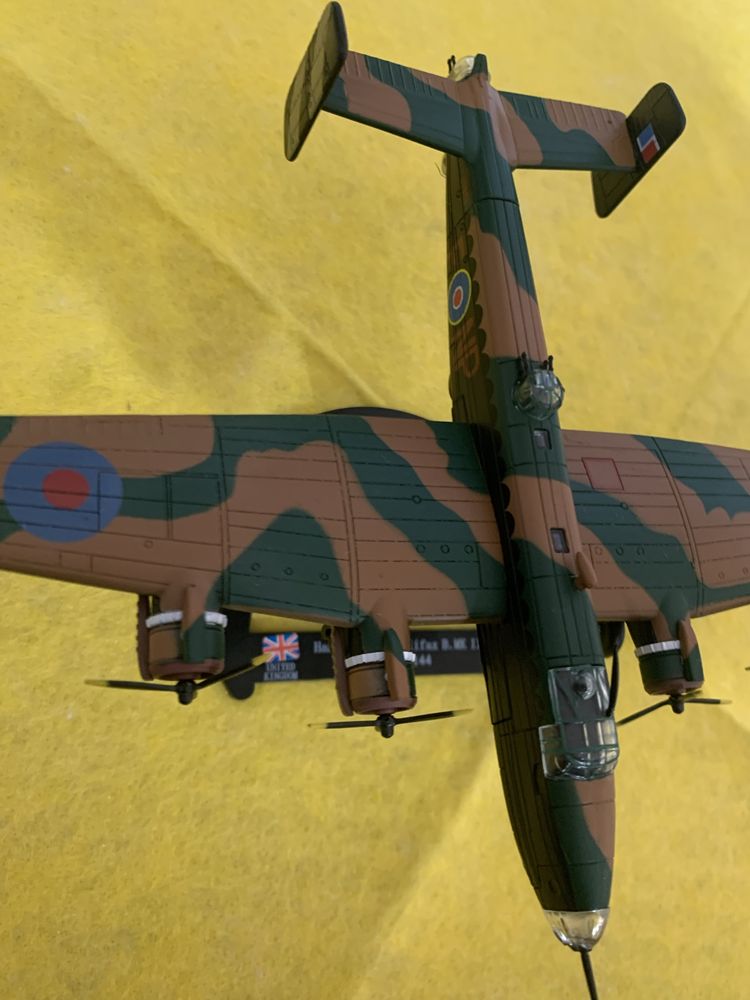 2WW Handley Page Halifax B. MK III 1944 1:144