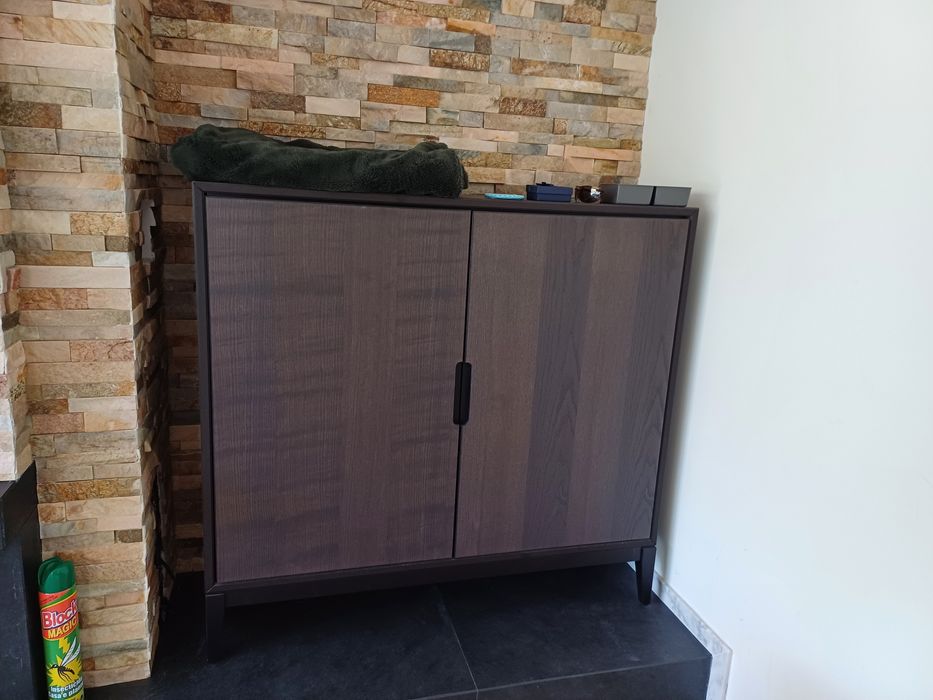 Móvel IKEIA castanho e cómoda ikeia