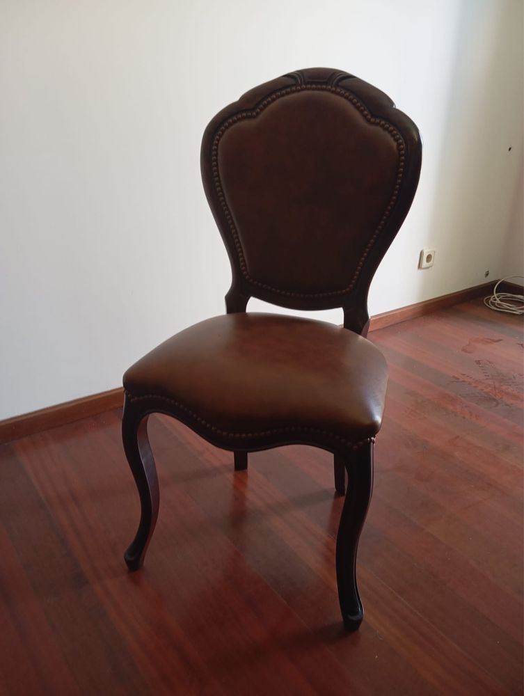 Cadeiras de sala em pele ( 6 unidades)